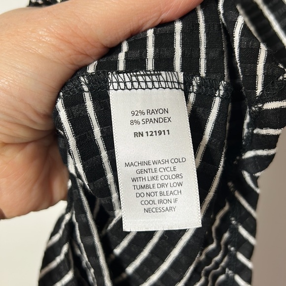 LNA Black & White Striped Ribbed Mock Neck Ling Sleeved Maxi/Midi Dress Size Med - Picture 4 of 5